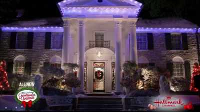 (gentle instrumental music) - Christmas at Graceland: Home for the Holidays