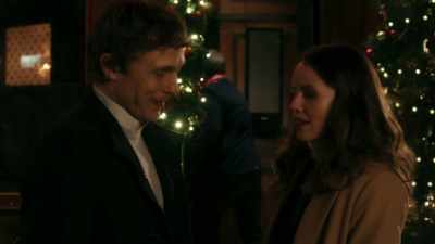 (gentle music continues) - Christmas in Notting Hill
