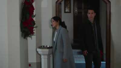 (gentle music continues) - A Big Fat Family Christmas