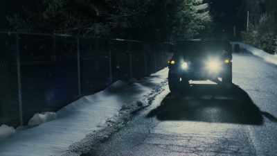 (gentle music continues)
(truck rumbling) - Private Princess Christmas