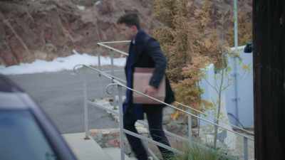 (gentle music)
(footsteps thumping) - It’s Beginning to Look a Lot Like Murder