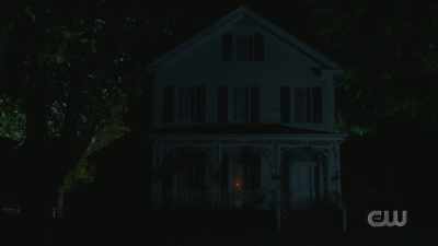 [gentle music] - A Waltons Thanksgiving