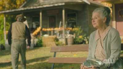 [gentle music] - A Waltons Thanksgiving