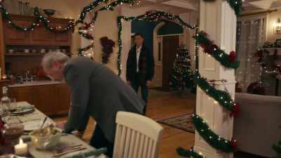 (gentle music) - A Maple Valley Christmas