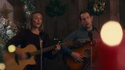 (gentle music) - A Maple Valley Christmas
