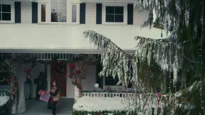 (gentle music) - A Maple Valley Christmas