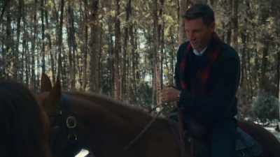 (gentle music) - A Maple Valley Christmas