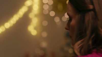(gentle music) - Christmas in Notting Hill