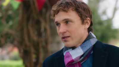 (gentle music) - Christmas in Notting Hill