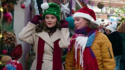 (gentle music) - Christmas in Notting Hill