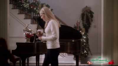 (gentle piano music) - Christmas at Graceland: Home for the Holidays