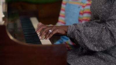 GENTLE PIANO MUSIC - Yuletide the Knot