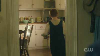 [gentle piano music] - A Waltons Thanksgiving