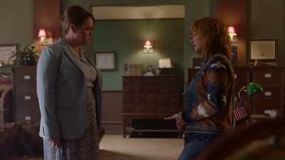 [gentle suspenseful music] - Reba McEntire's The Hammer