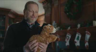 [gentle upbeat music] - Christmas Cowboy