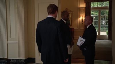Gentlemen, bathroom? - Homeland
