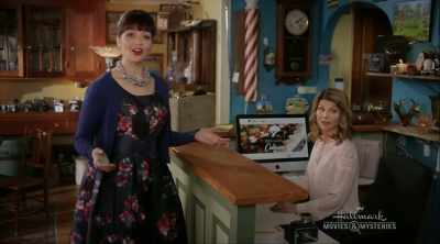 GENTLEMEN, - Garage Sale Mysteries: Picture a Murder