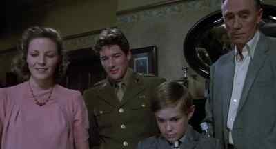             GEOFFREY: Oh, nice. - Yanks