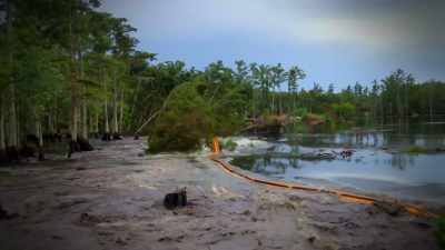 GEOLOGIST JOHN JOHNSTON
ANALYZES THE WEIRD BUBBLING. - Strange Evidence