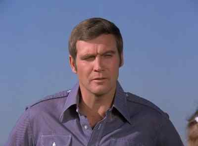 GEORGE: Got... to stall... - The Six Million Dollar Man