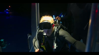 -[George] Let's go diving.
-[Prince Harry] Yes. - Heart of Invictus