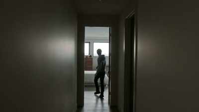 GEORGE: You mustn't allow
him jump to another reality. - Debris