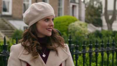 (Georgia chuckles) - Christmas in Notting Hill