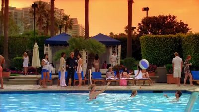 - Get you a cocktail?
- Uh,no,thank you. - CSI: Miami