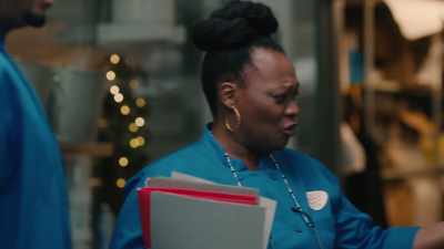 -Get a move on,
we open in an hour.
-All right. - The Great Holiday Bake War