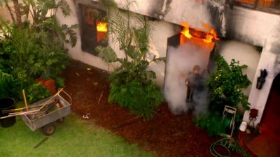 Get me a paramedic right now! - CSI: Miami