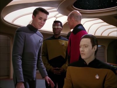 - Get away from her.
- What are you doing? - Star Trek: The Next Generation