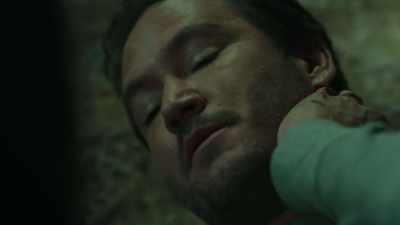 -Get away from him.
-CARLA: Amy, step away - The Passage