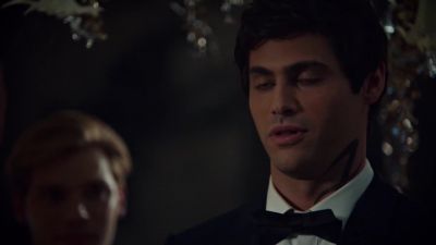 Get away from Jonathan! - Shadowhunters