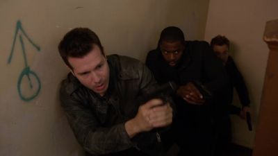 Get back. Close the door. - Chicago P.D.