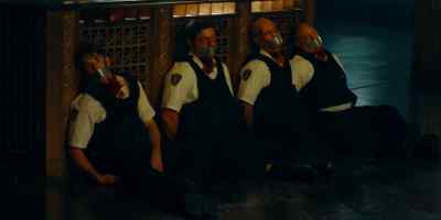 - Get back.
- Freeze! - The Purge