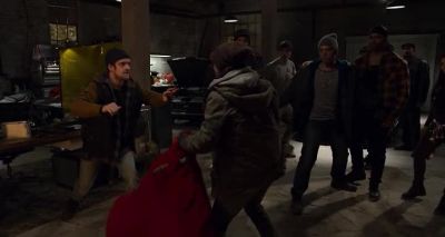 Get back! Get back! - The Christmas Chronicles