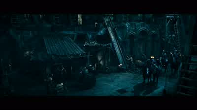 Get your back to the rear. - Underworld: Rise of the Lycans