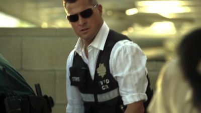 Get that dog back. Get that
dog back. Clear it,Mitch. - CSI: Crime Scene Investigation