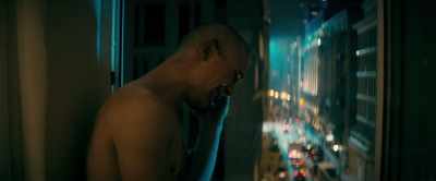 - Get down, you idiot!
- Shut up and put your gun away. - Proceder
