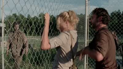 Get down on the floor. - The Walking Dead