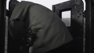 Get down. - Fear the Walking Dead