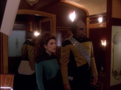 Get your hand off that. - Star Trek: The Next Generation