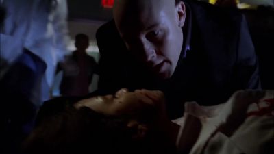 Get her to er.
I need 2 cc's epi and an iv push. Stat! - Smallville