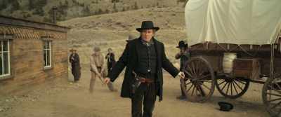 - Get him!
- Down there, come on! - Murder at Yellowstone City