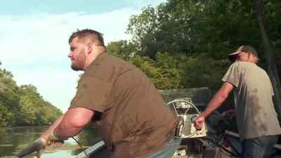 Get him. - Swamp People