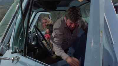 Get in, get in. - Kingdom of the Spiders
