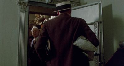 Get in there Dillinger Don't nobody get nervous - Dillinger