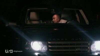 - Get in! - Who the hell are you? - Dig