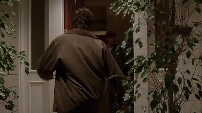 - Get inside. Get in here. Shut it off.
- She's setting us up, man. - 24