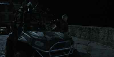 Get me loose.
Get me loose! - The Walking Dead: Daryl Dixon